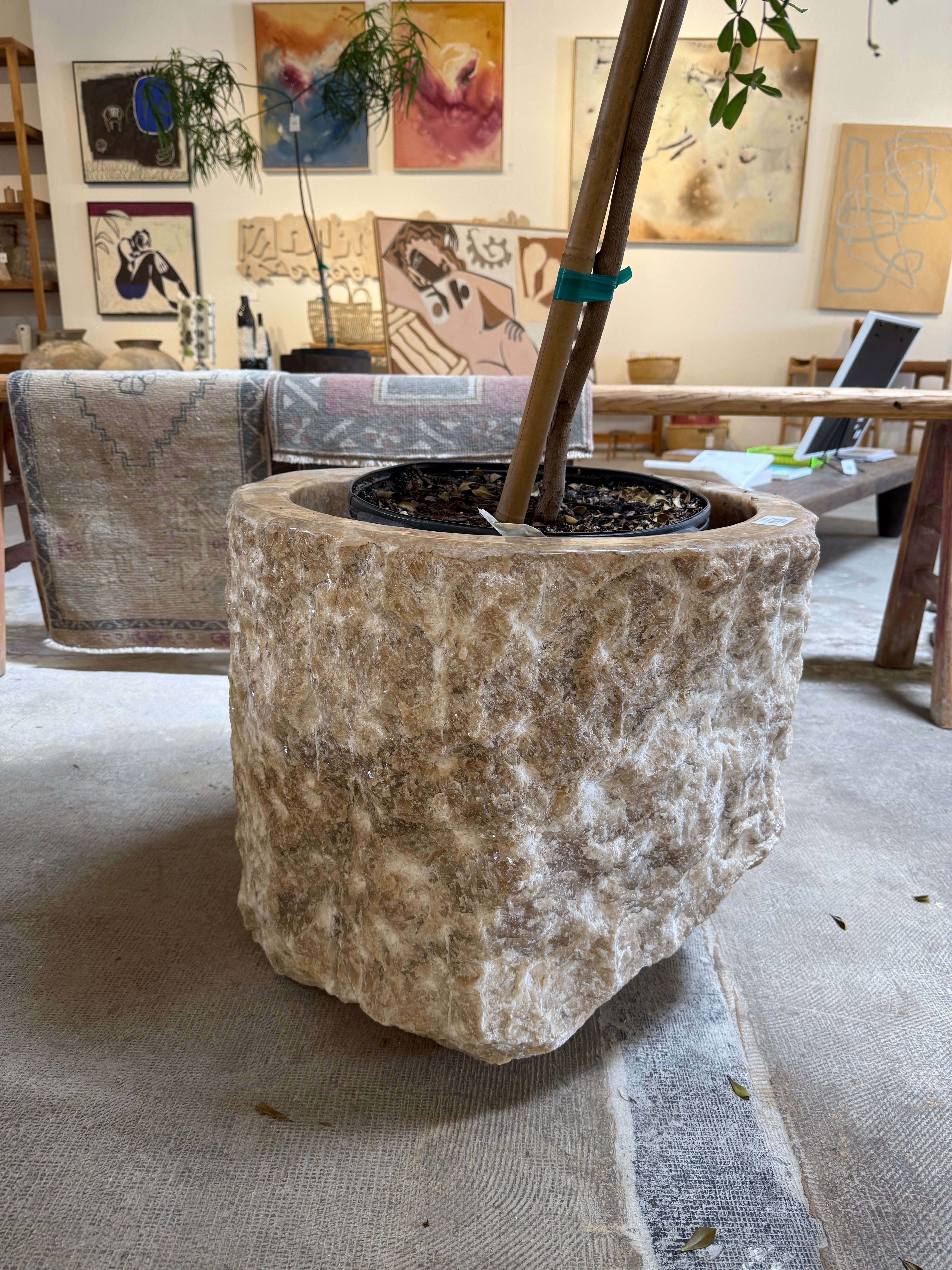 Onyx Round Trough