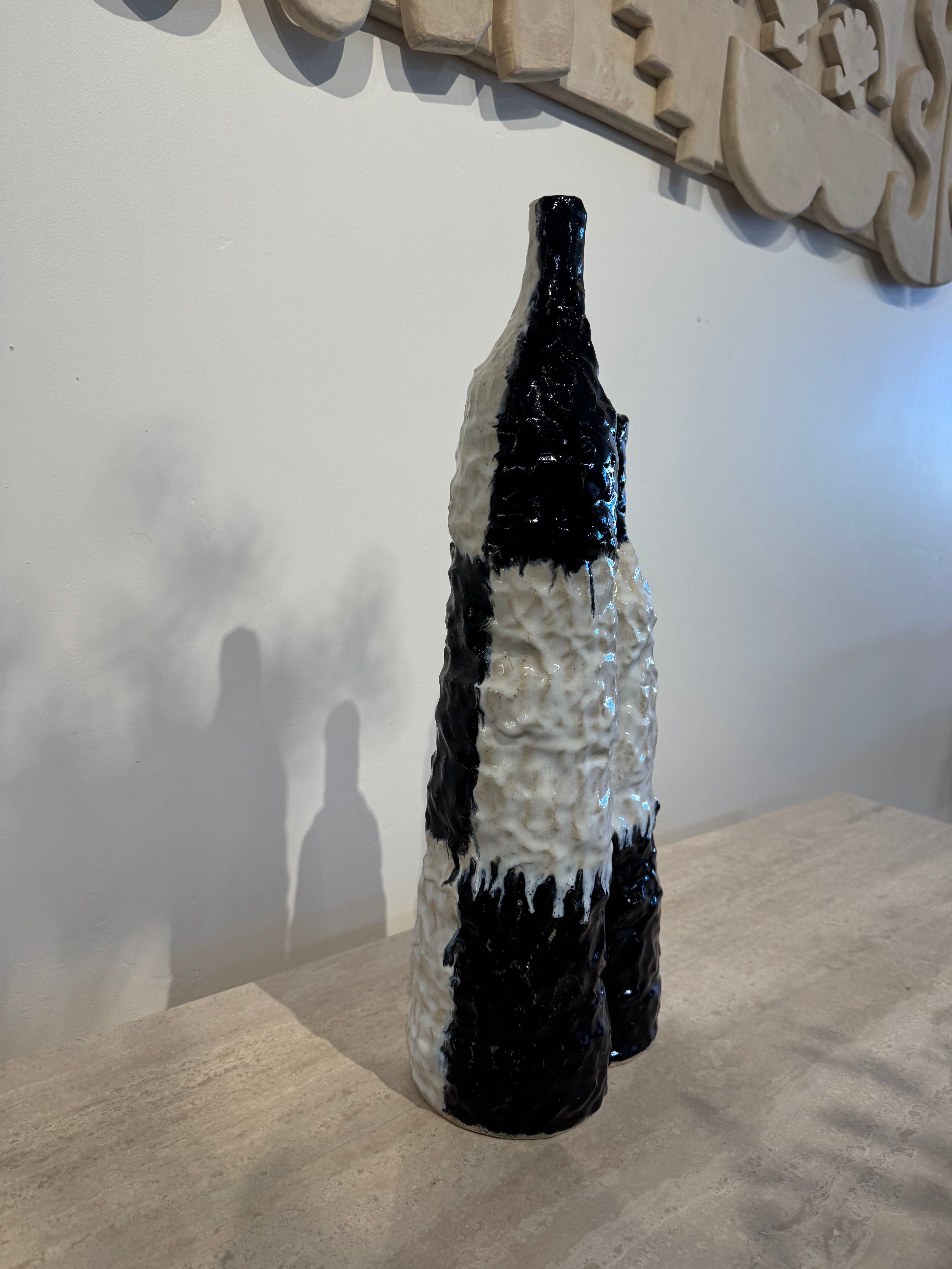 Hunter Vase Black & White