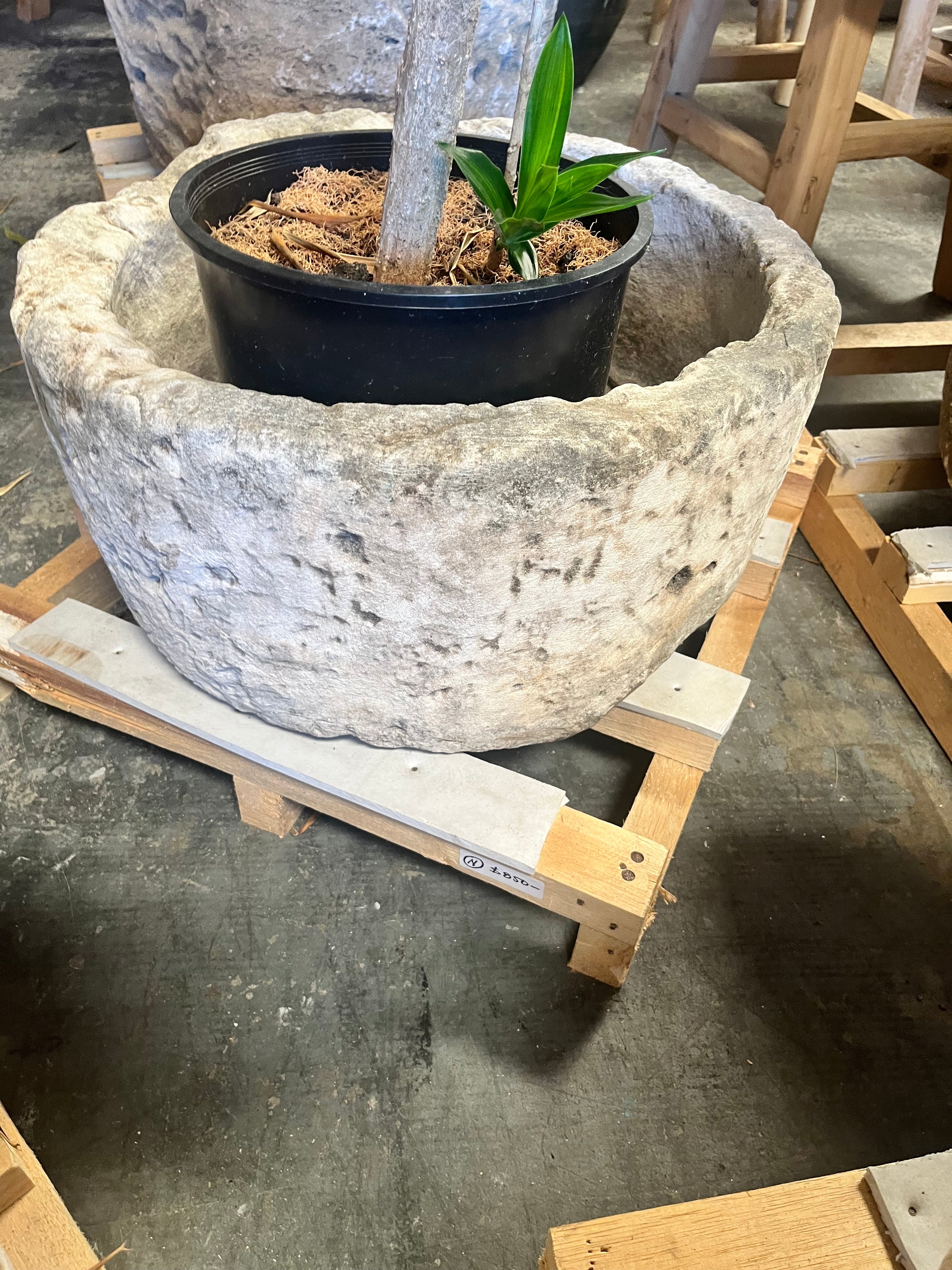 Limestone Trough (round) - N